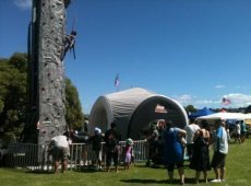 Rock_wall_at_Mt_Wellington_1.jpg