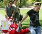 Amazing_Race_Santa_sleigh_2_1_1.JPG